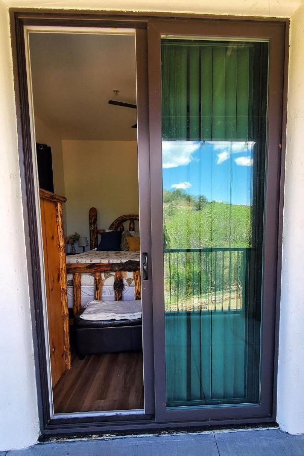 Creekside Lodge And Cabins Mayer Екстериор снимка